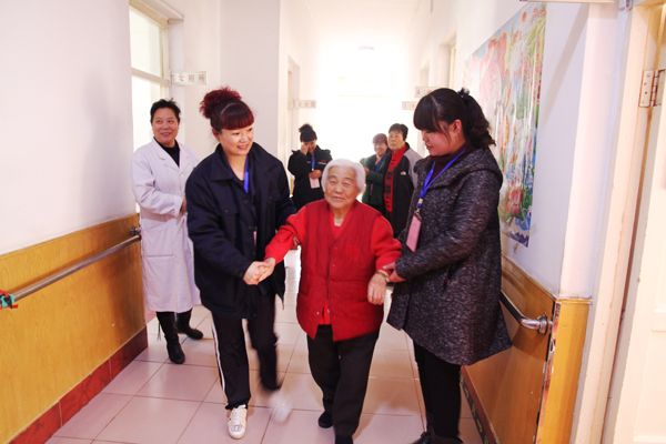 1579340313397183.jpg 老人的笑容,我們的快樂——公司青年志愿者走進敬老院活動側記.jpg